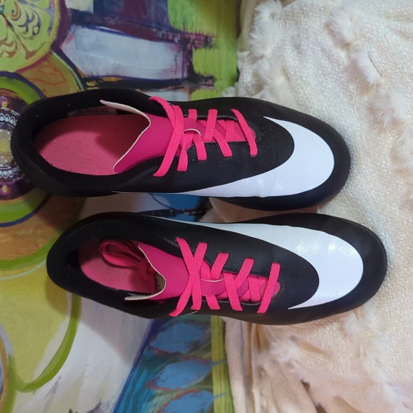 Nike Junior Bravata Firm-Ground Soccer Cleat Black/Pink/White Size 3.5 Youth US - Picture 3 of 6